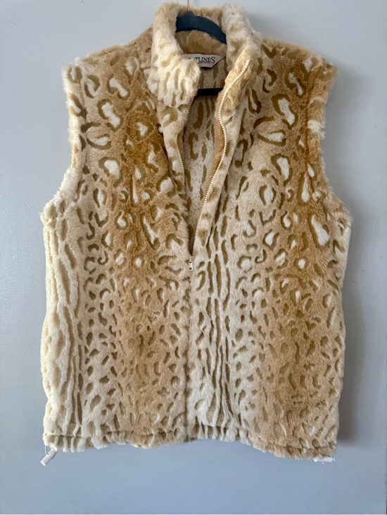 Coastlines Jackets & Blazers - NWOT Coastlines Faux Fur Leopard Print Zip-Up Vest – Snow Leopard Pattern